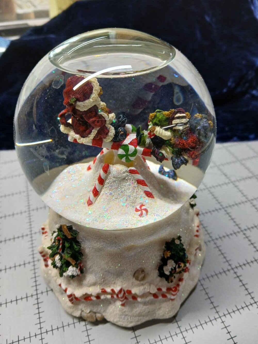 Boyd's Bears Musical Water Globe